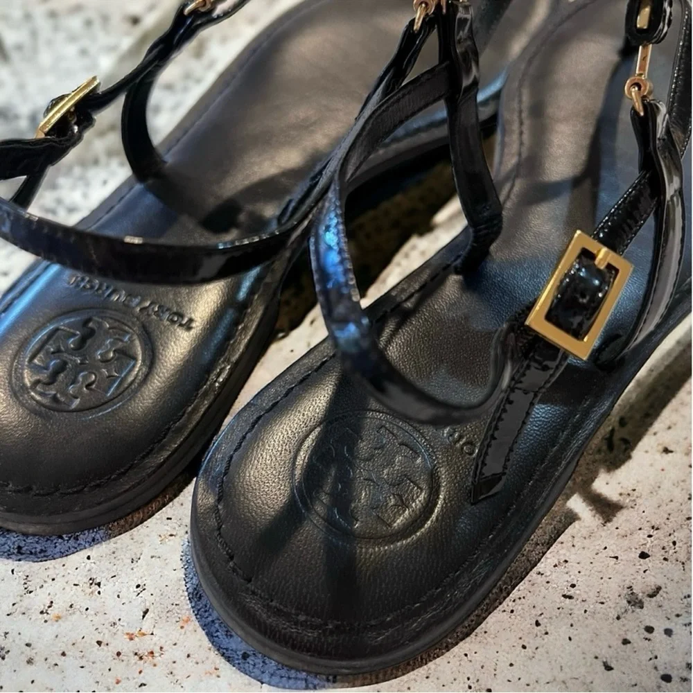 Tory Burch Ali Sandals Black patent leather w/gold insignia Gorgeous! Vintage.